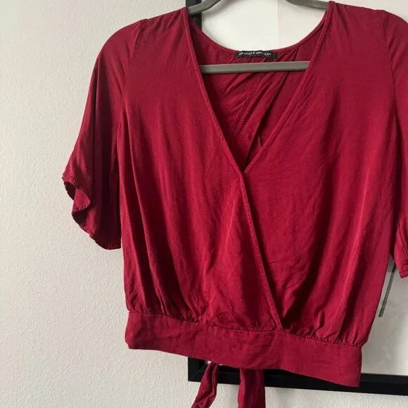 Brandy Melville | EUC Tie Back Cropped Short Sleeve Peasant Blouse in Maroon OS - Picture 4 of 6